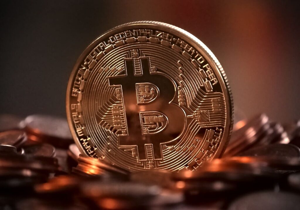 Bitcoin supera US$ 34 mil mesmo com liquidação de US$ 114 milhões