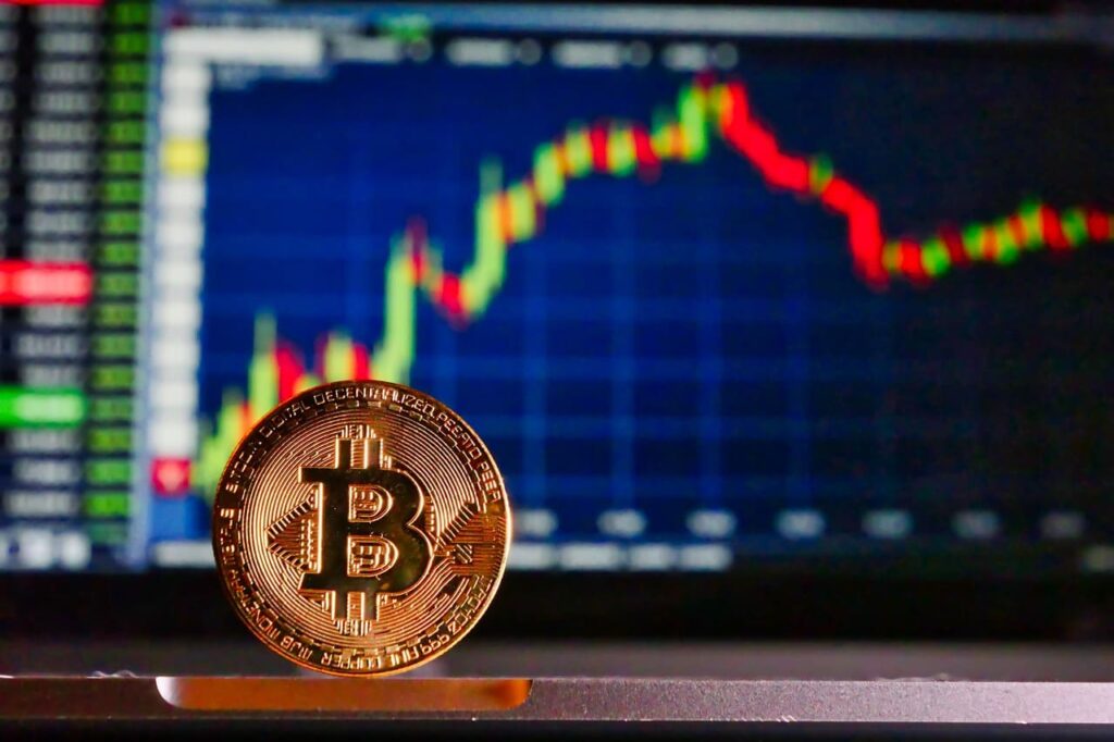 Bitcoin em alta: moeda chega perto de US$ 30 mil
